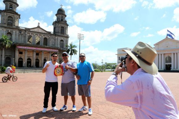 Recorrido del Campeón Randy Caballero por Managua y encuentro con Campeones