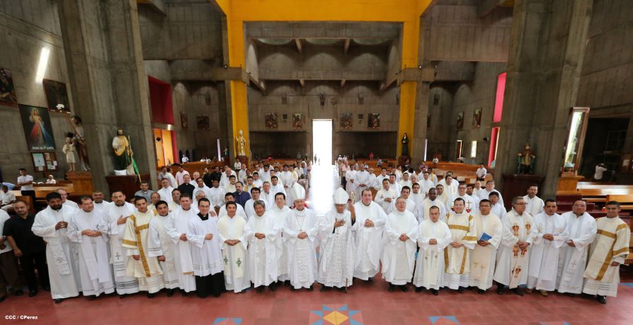 Cardenal Brenes celebra Bodas de Plata de sacerdotes