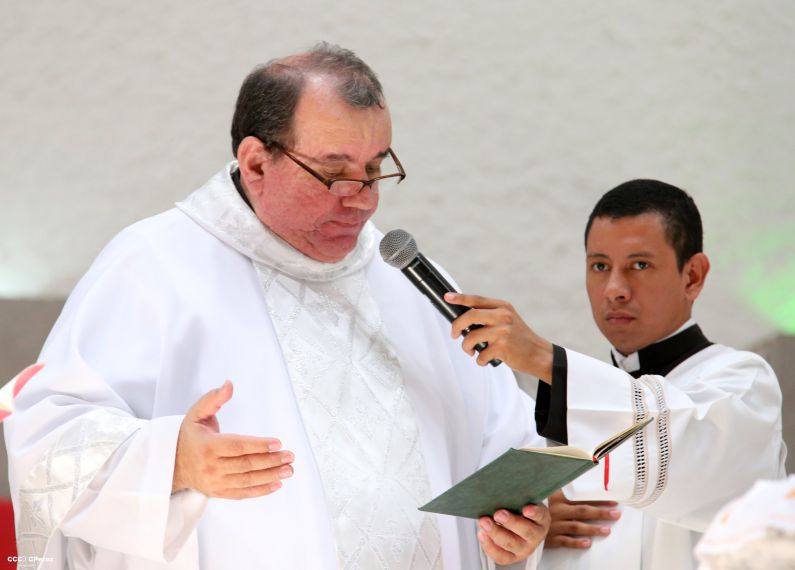 Cardenal Brenes celebra Bodas de Plata de sacerdotes