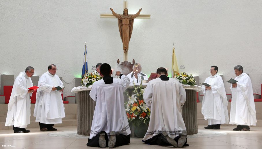 Cardenal Brenes celebra Bodas de Plata de sacerdotes