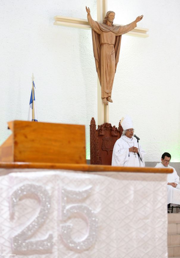 Cardenal Brenes celebra Bodas de Plata de sacerdotes