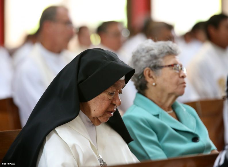 Cardenal Brenes celebra Bodas de Plata de sacerdotes