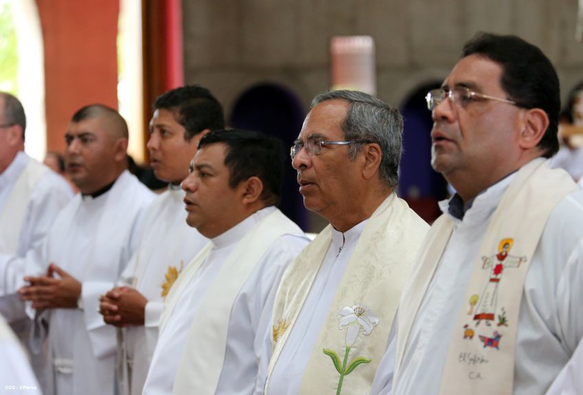 Cardenal Brenes celebra Bodas de Plata de sacerdotes