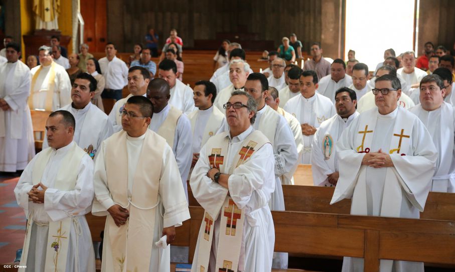 Cardenal Brenes celebra Bodas de Plata de sacerdotes
