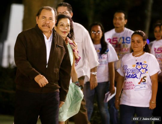 Daniel y Rosario rinden homenaje el Comandante Carlos Fonseca Amador