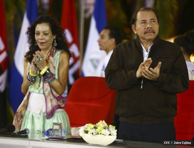 Daniel y Rosario rinden homenaje el Comandante Carlos Fonseca Amador