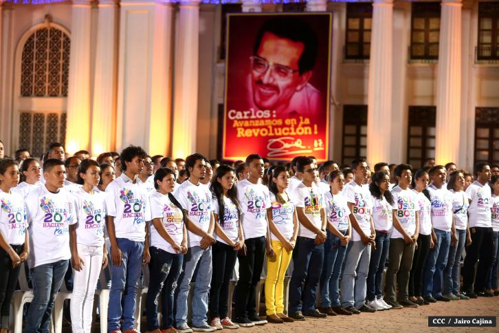 Daniel y Rosario rinden homenaje el Comandante Carlos Fonseca Amador