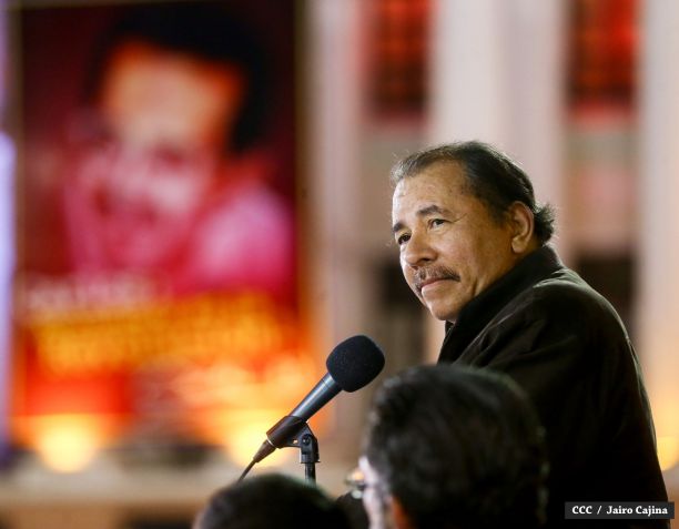 Daniel y Rosario rinden homenaje el Comandante Carlos Fonseca Amador