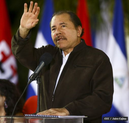 Daniel y Rosario rinden homenaje el Comandante Carlos Fonseca Amador