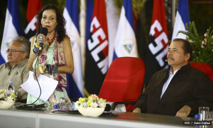 Daniel y Rosario rinden homenaje el Comandante Carlos Fonseca Amador