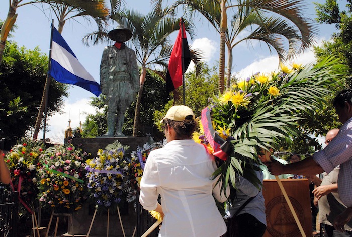 Familias rinden honores a General Sandino en Niquinohomo (18 Mayo 2013)
