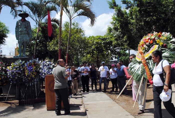 Familias rinden honores a General Sandino en Niquinohomo (18 Mayo 2013)