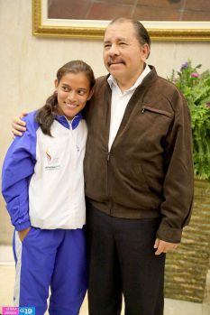 Daniel abandera delegación que participará en Juegos Centroamericanos y del Caribe