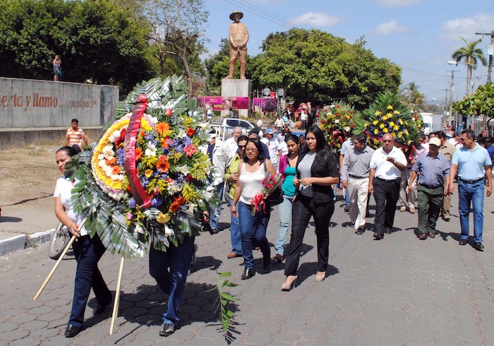 Familias rinden honores a General Sandino en Niquinohomo (18 Mayo 2013)