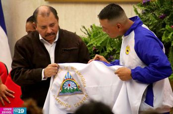 Daniel abandera delegación que participará en Juegos Centroamericanos y del Caribe