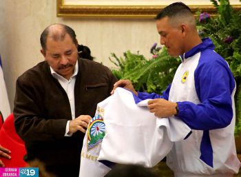 Daniel abandera delegación que participará en Juegos Centroamericanos y del Caribe