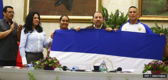 Daniel abandera delegación que participará en Juegos Centroamericanos y del Caribe