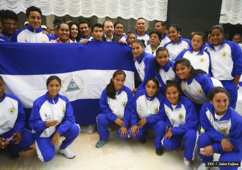 Daniel abandera delegación que participará en Juegos Centroamericanos y del Caribe