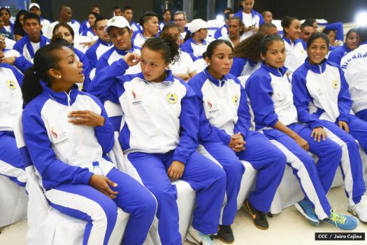 Daniel abandera delegación que participará en Juegos Centroamericanos y del Caribe