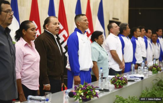 Daniel abandera delegación que participará en Juegos Centroamericanos y del Caribe