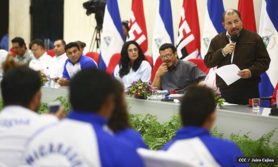 Daniel abandera delegación que participará en Juegos Centroamericanos y del Caribe