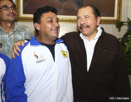 Daniel abandera delegación que participará en Juegos Centroamericanos y del Caribe