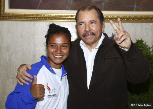 Daniel abandera delegación que participará en Juegos Centroamericanos y del Caribe