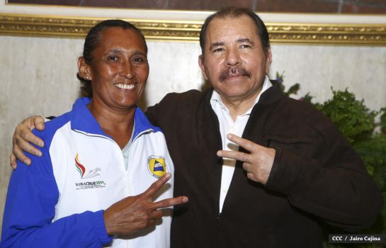 Daniel abandera delegación que participará en Juegos Centroamericanos y del Caribe