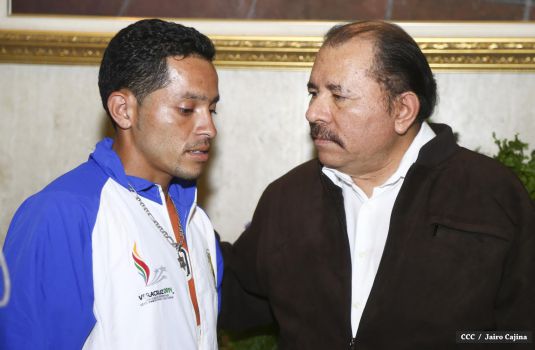 Daniel abandera delegación que participará en Juegos Centroamericanos y del Caribe