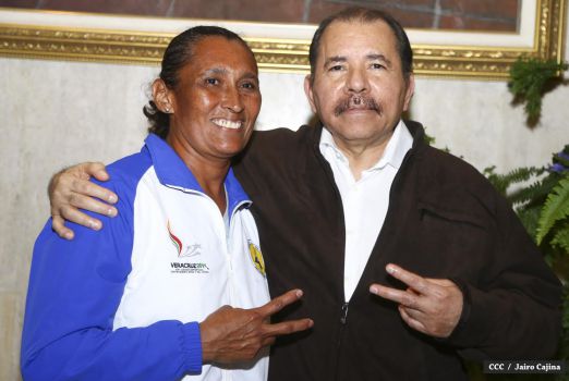 Daniel abandera delegación que participará en Juegos Centroamericanos y del Caribe