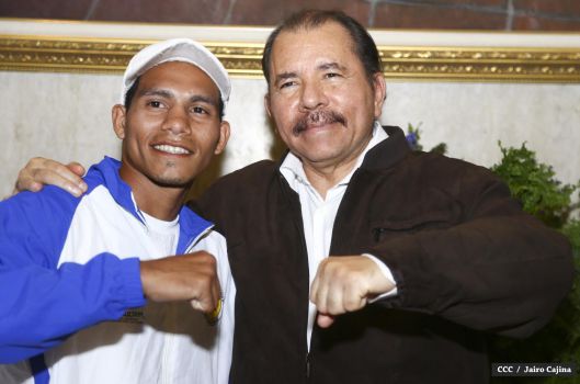 Daniel abandera delegación que participará en Juegos Centroamericanos y del Caribe