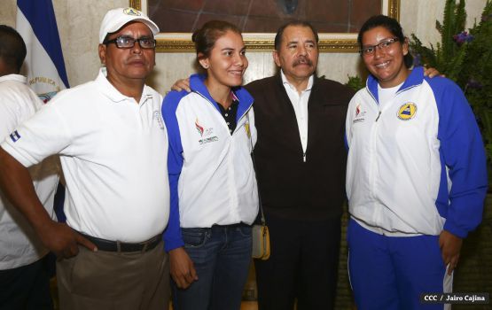 Daniel abandera delegación que participará en Juegos Centroamericanos y del Caribe