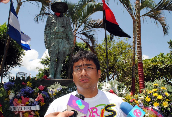 Familias rinden honores a General Sandino en Niquinohomo (18 Mayo 2013)