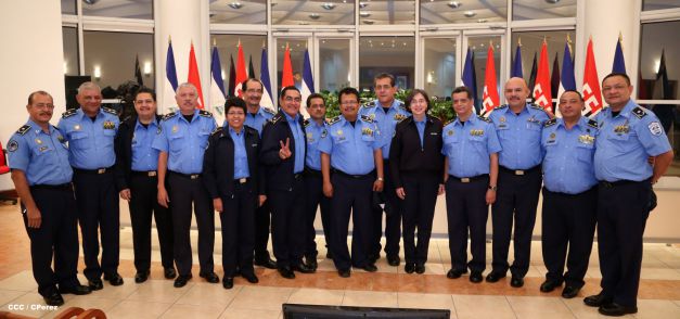 Presidente Daniel asciende en grados a nuevos Comisionados Generales de la Policía Nacional