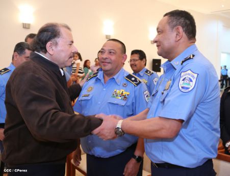 Presidente Daniel asciende en grados a nuevos Comisionados Generales de la Policía Nacional
