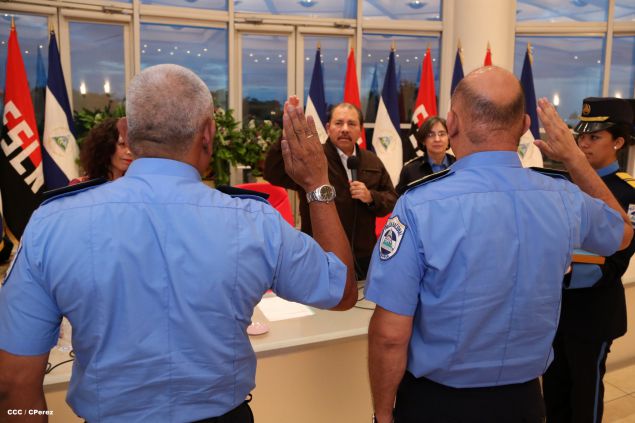 Presidente Daniel asciende en grados a nuevos Comisionados Generales de la Policía Nacional