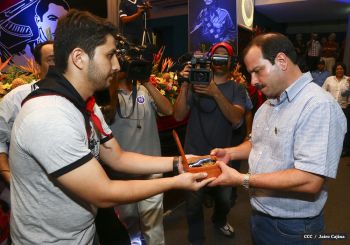 Héroe cubano visita León