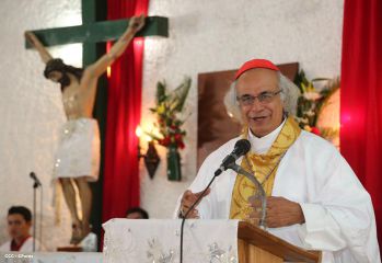 Cardenal Brenes celebra a Cristo Rey