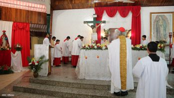 Cardenal Brenes celebra a Cristo Rey