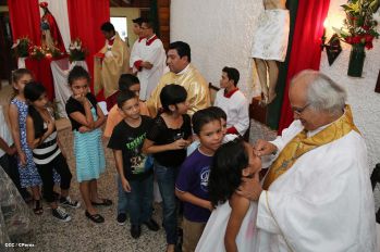 Cardenal Brenes celebra a Cristo Rey