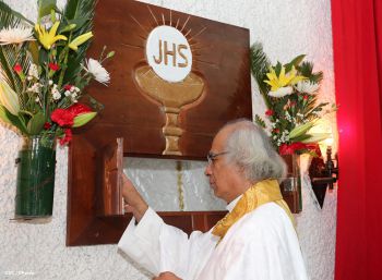 Cardenal Brenes celebra a Cristo Rey