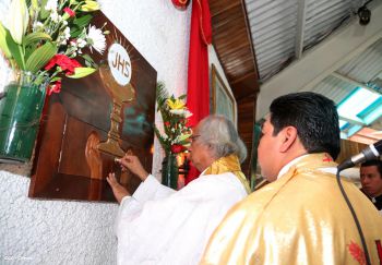 Cardenal Brenes celebra a Cristo Rey