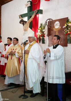 Cardenal Brenes celebra a Cristo Rey