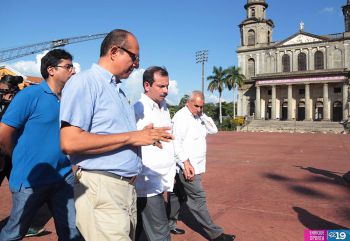 Compañero cubano realiza recorrido por diferentes lugares de la capital