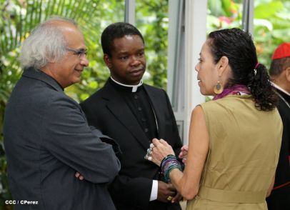 Daniel y Rosario se reúnen con Presidente del Pontificio Consejo para las Comunicaciones Sociales