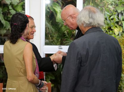 Daniel y Rosario se reúnen con Presidente del Pontificio Consejo para las Comunicaciones Sociales