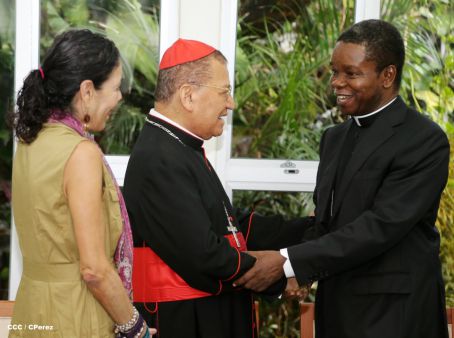 Daniel y Rosario se reúnen con Presidente del Pontificio Consejo para las Comunicaciones Sociales