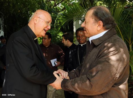 Daniel y Rosario se reúnen con Presidente del Pontificio Consejo para las Comunicaciones Sociales