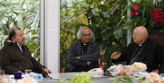 Daniel y Rosario se reúnen con Presidente del Pontificio Consejo para las Comunicaciones Sociales