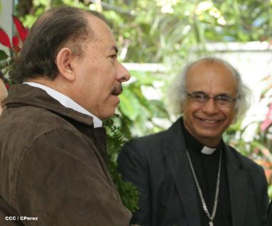 Daniel y Rosario se reúnen con Presidente del Pontificio Consejo para las Comunicaciones Sociales